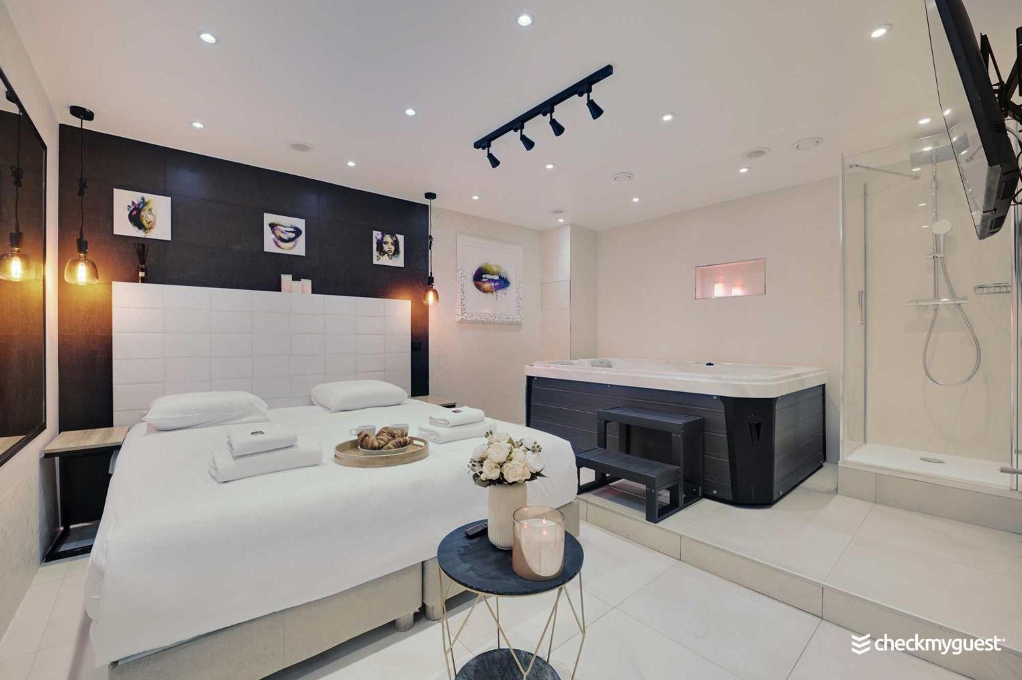 Intimate Apartment With Air Conditioner & Jacuzzi 2Br 6P Montmartre Paris Exterior photo