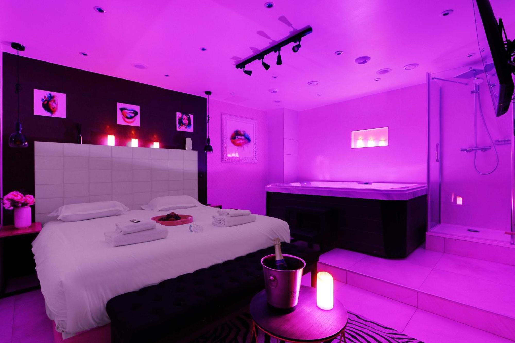 Intimate Apartment With Air Conditioner & Jacuzzi 2Br 6P Montmartre Paris Exterior photo