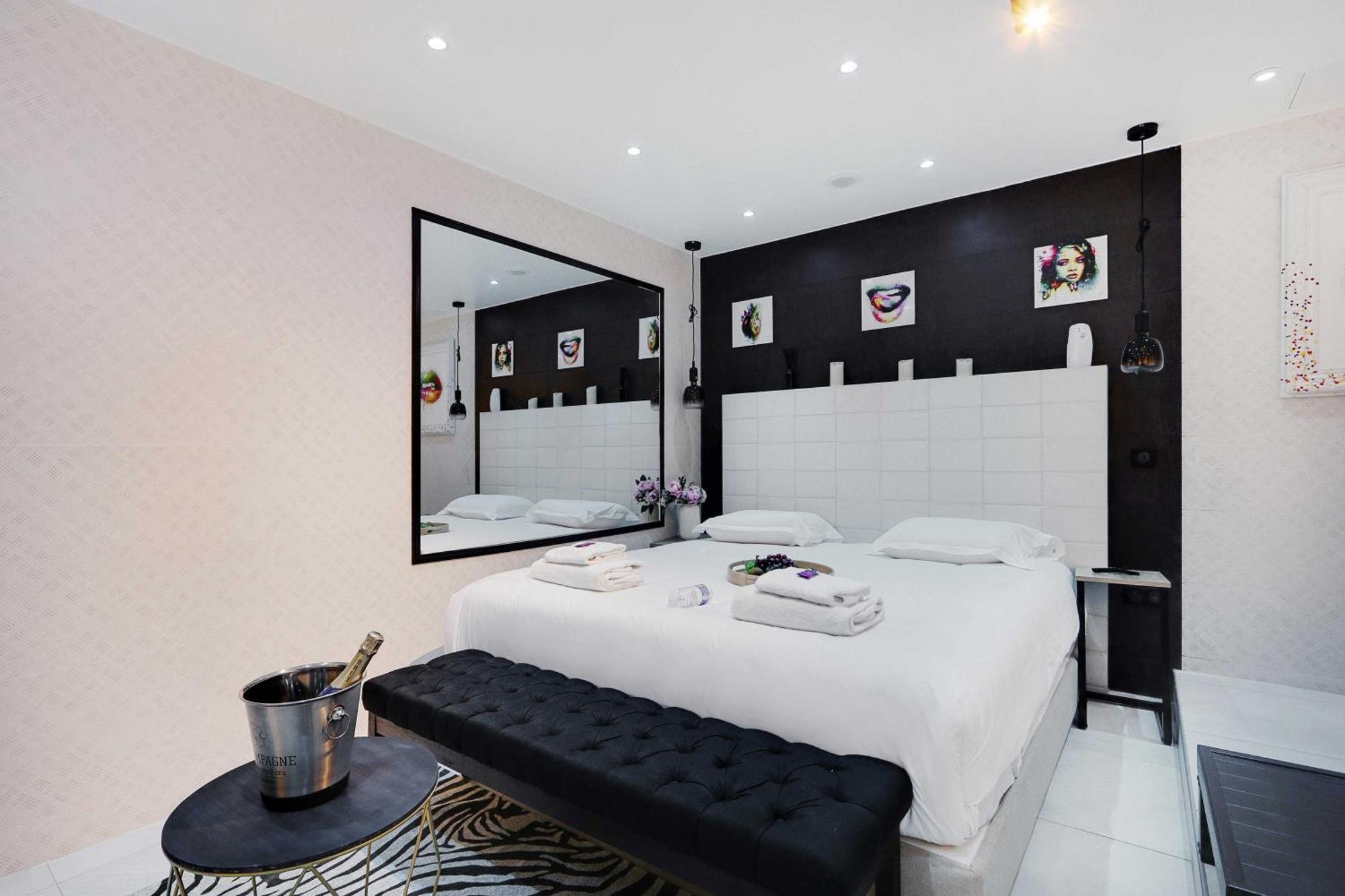 Intimate Apartment With Air Conditioner & Jacuzzi 2Br 6P Montmartre Paris Exterior photo