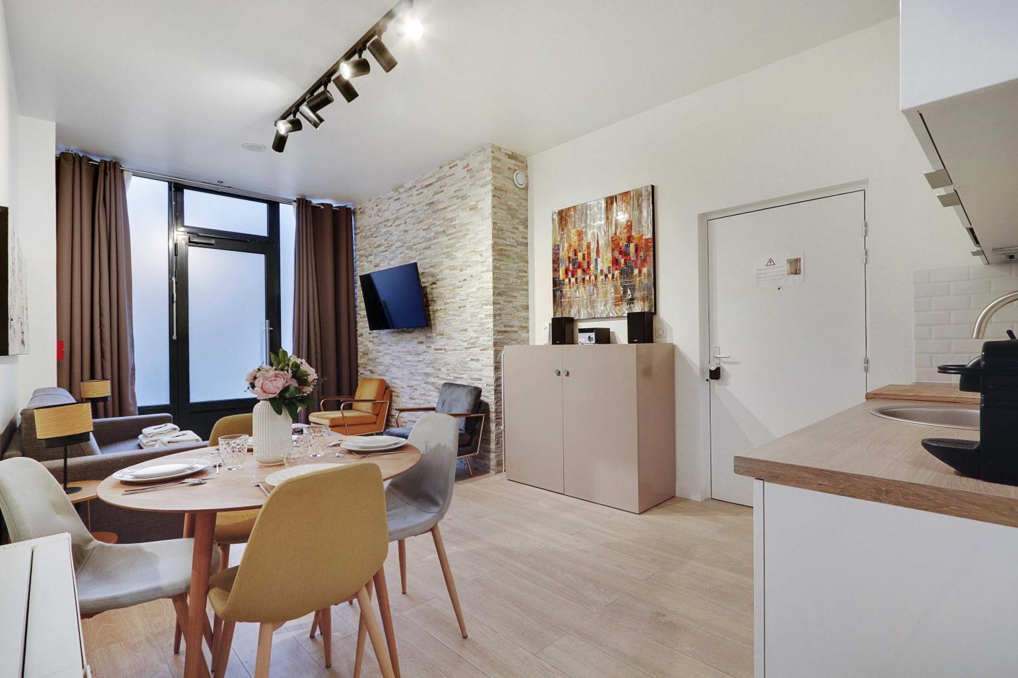 Intimate Apartment With Air Conditioner & Jacuzzi 2Br 6P Montmartre Paris Exterior photo